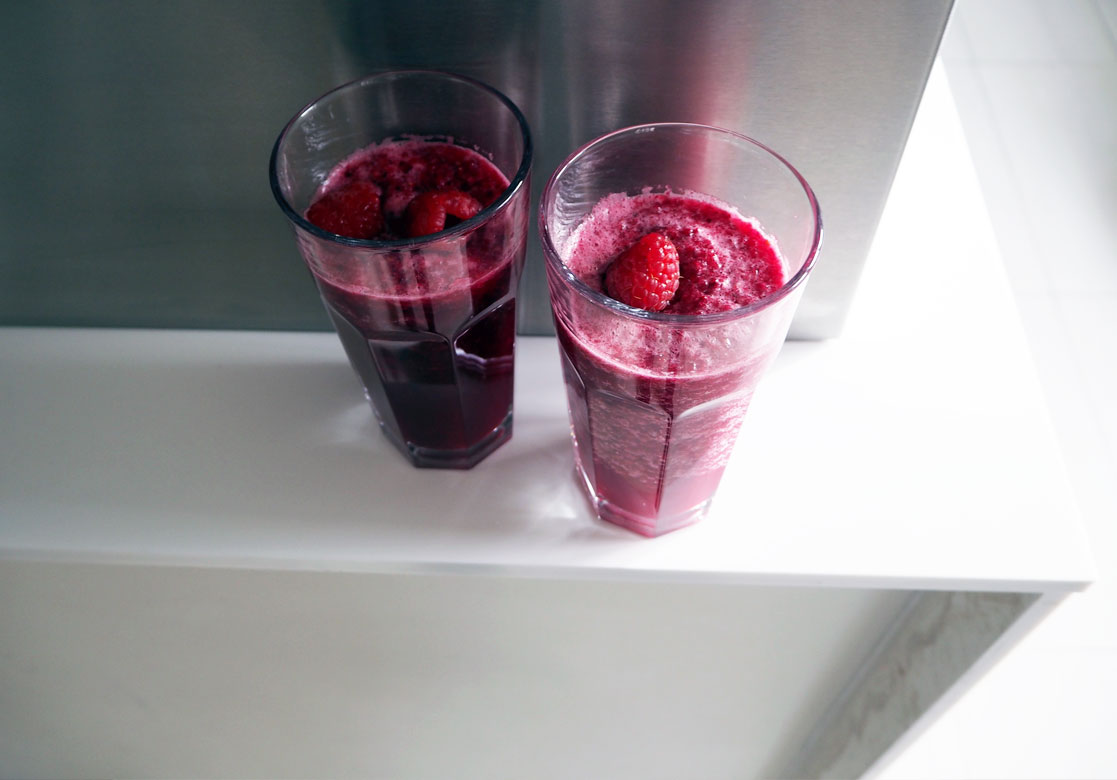 Bringebærsmoothie med rødbeter, ingefær og ananas.