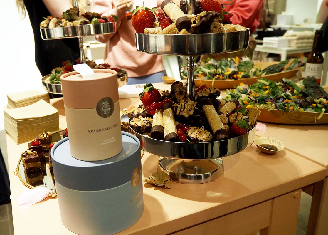 Kransekaker fra Grini Hjemmebakeri og raw food fra